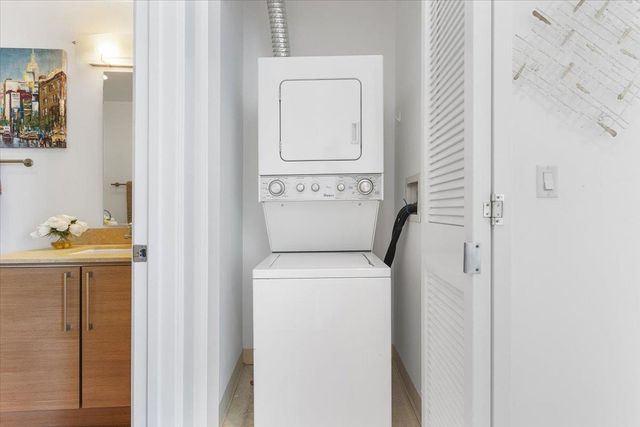 200 2nd St 503, Oakland, CA 94607