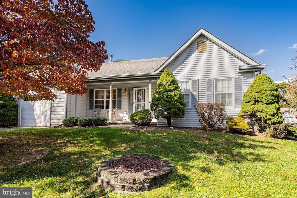 401 LILY CT SEC 1 CT, Whiting, NJ 08759