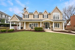 266 Exmoor Avenue, Glen Ellyn, IL 60137