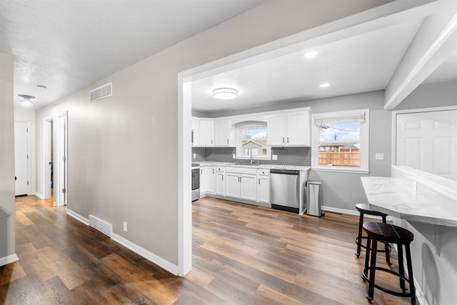 701 Harold Ave, Salina, KS 67401