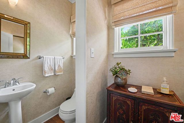536 Woodruff Avenue, Los Angeles, CA 90024