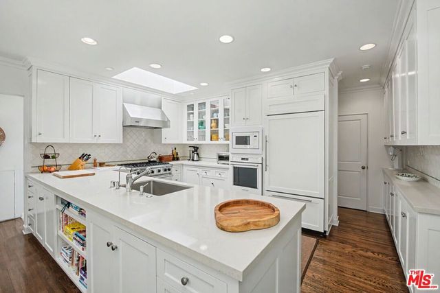 536 Woodruff Avenue, Los Angeles, CA 90024