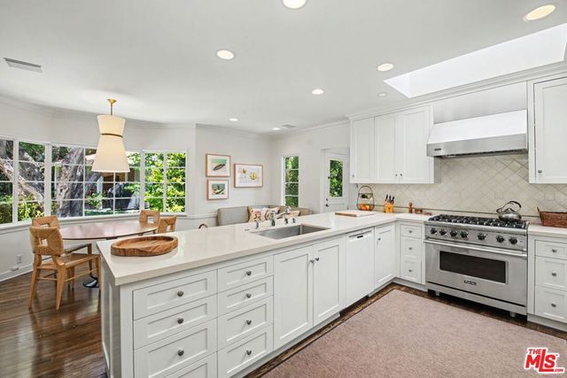 536 Woodruff Avenue, Los Angeles, CA 90024