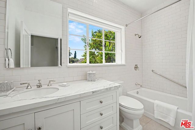 536 Woodruff Avenue, Los Angeles, CA 90024