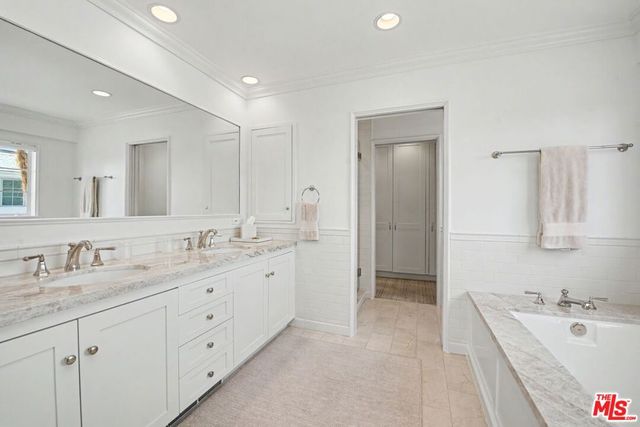 536 Woodruff Avenue, Los Angeles, CA 90024