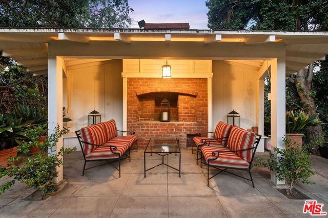 536 Woodruff Avenue, Los Angeles, CA 90024