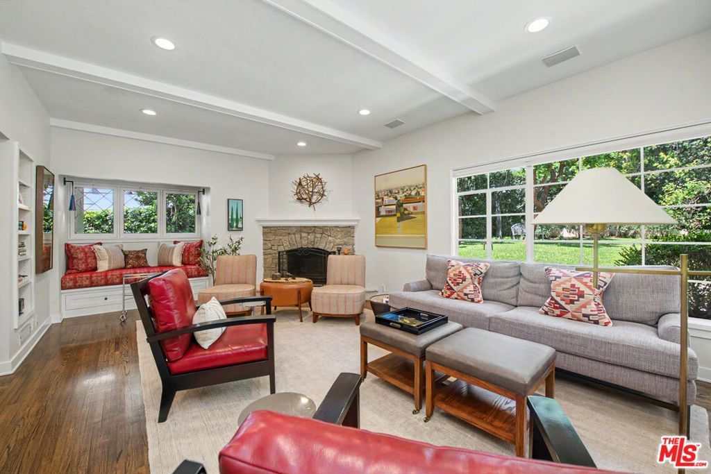 Image 14 of property listing at 536 Woodruff Avenue, Los Angeles, CA 90024