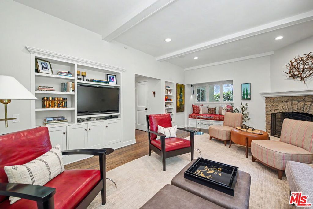 Image 15 of property listing at 536 Woodruff Avenue, Los Angeles, CA 90024
