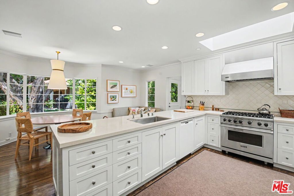 Image 18 of property listing at 536 Woodruff Avenue, Los Angeles, CA 90024