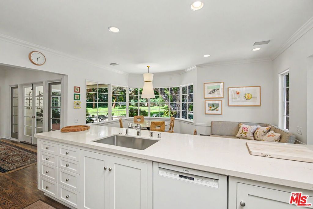 Image 19 of property listing at 536 Woodruff Avenue, Los Angeles, CA 90024