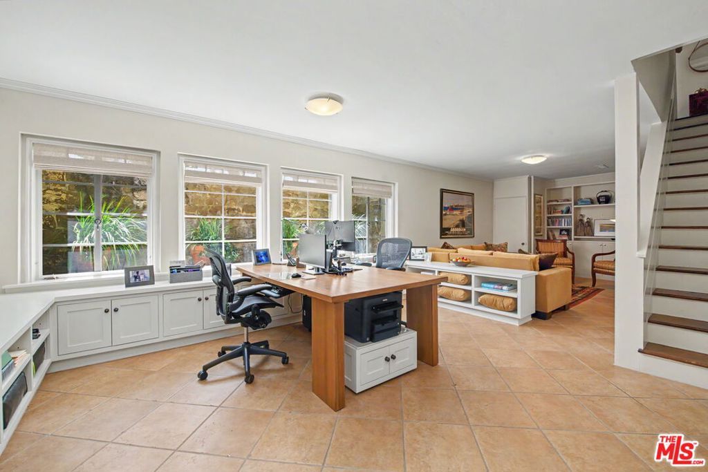 Image 23 of property listing at 536 Woodruff Avenue, Los Angeles, CA 90024