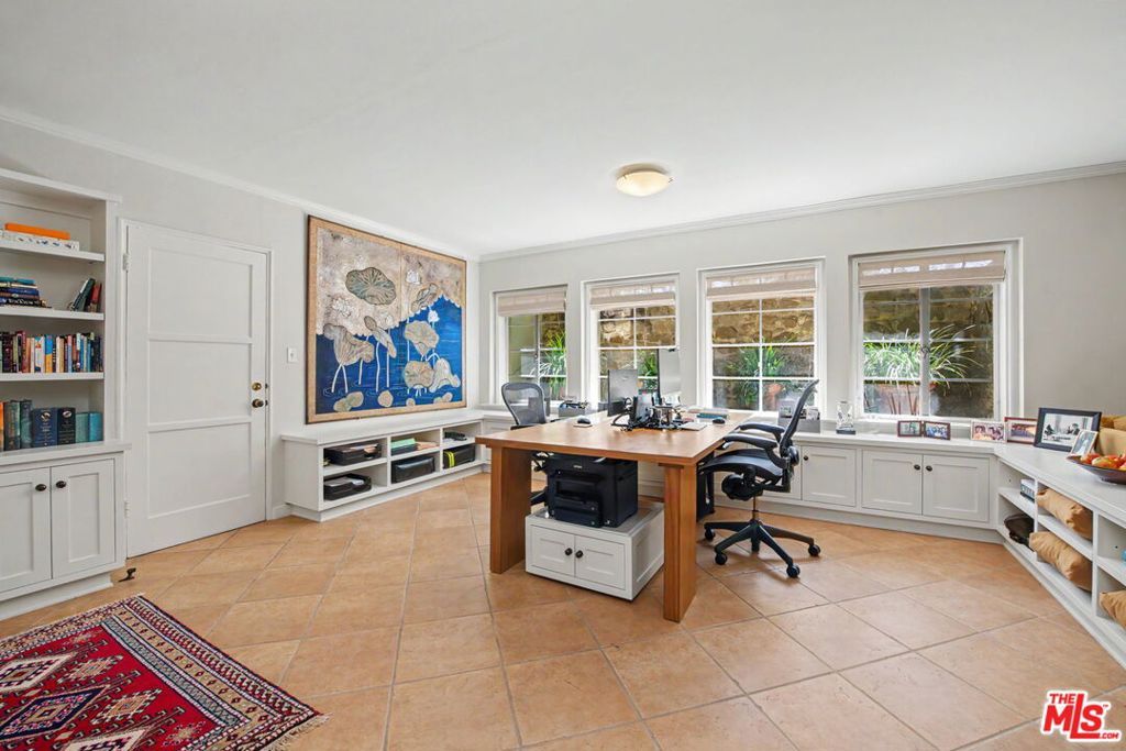 Image 24 of property listing at 536 Woodruff Avenue, Los Angeles, CA 90024