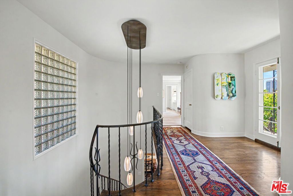 Image 28 of property listing at 536 Woodruff Avenue, Los Angeles, CA 90024