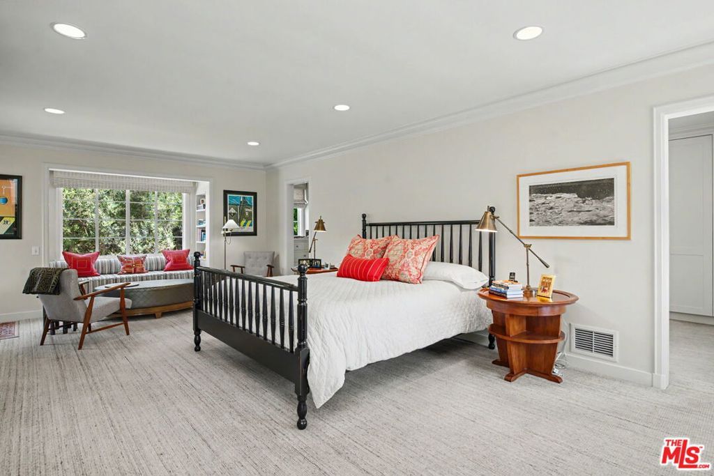 Image 29 of property listing at 536 Woodruff Avenue, Los Angeles, CA 90024