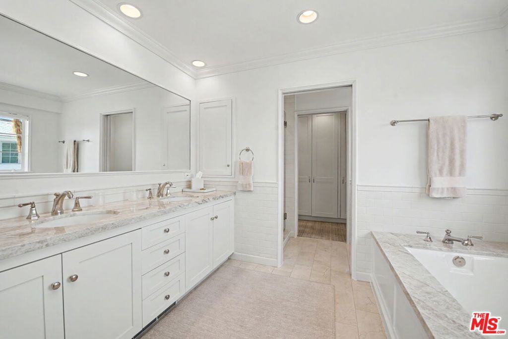 Image 34 of property listing at 536 Woodruff Avenue, Los Angeles, CA 90024