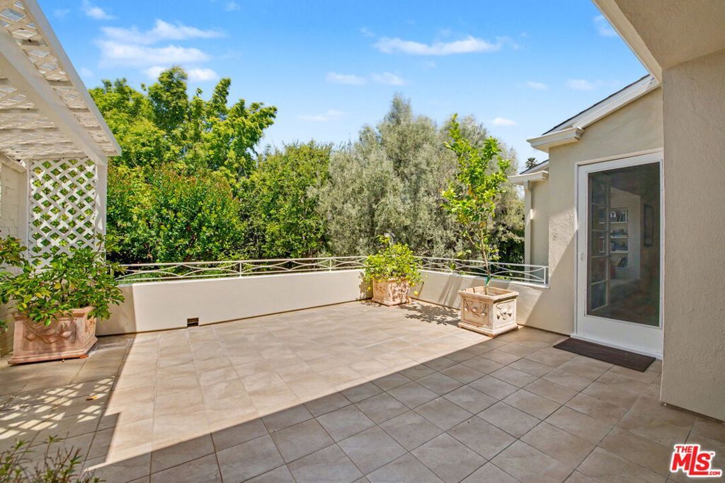 Image 37 of property listing at 536 Woodruff Avenue, Los Angeles, CA 90024