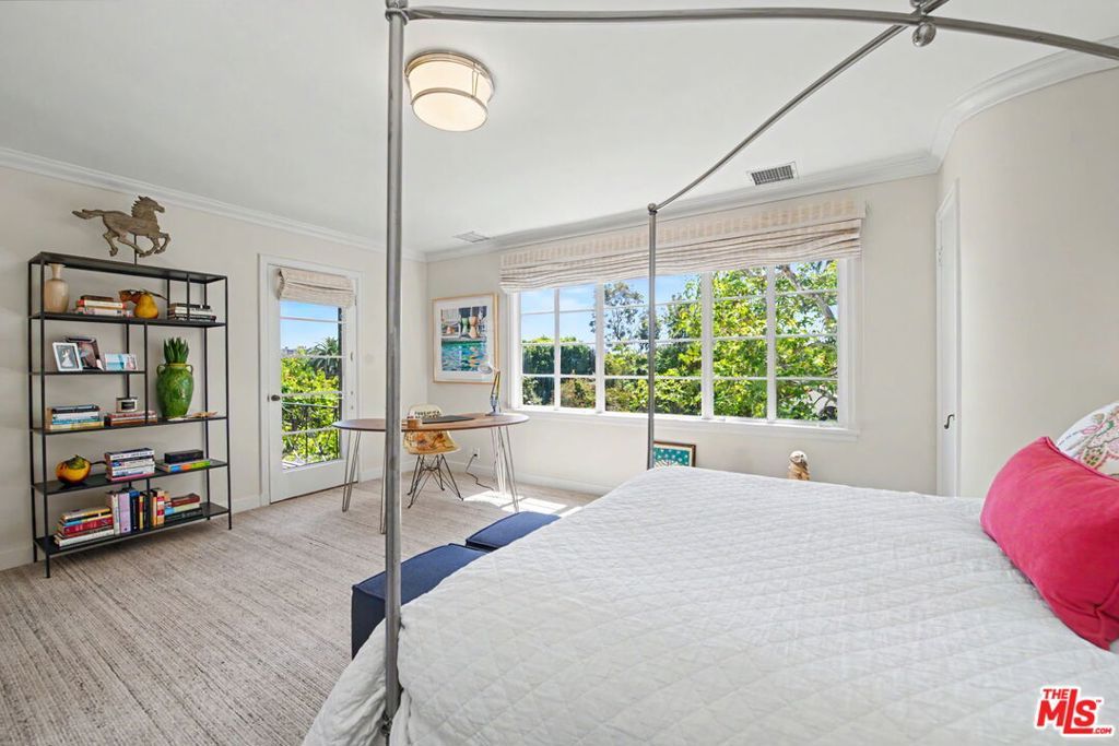 Image 39 of property listing at 536 Woodruff Avenue, Los Angeles, CA 90024
