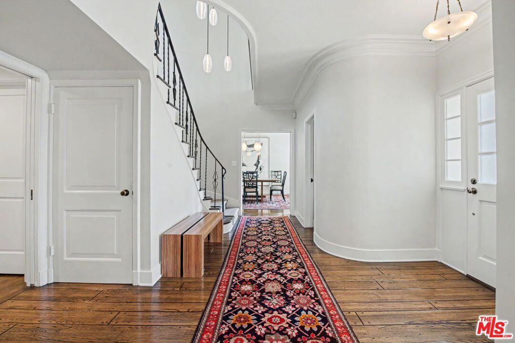 Image 4 of property listing at 536 Woodruff Avenue, Los Angeles, CA 90024