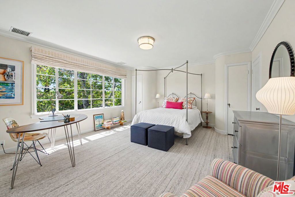 Image 40 of property listing at 536 Woodruff Avenue, Los Angeles, CA 90024