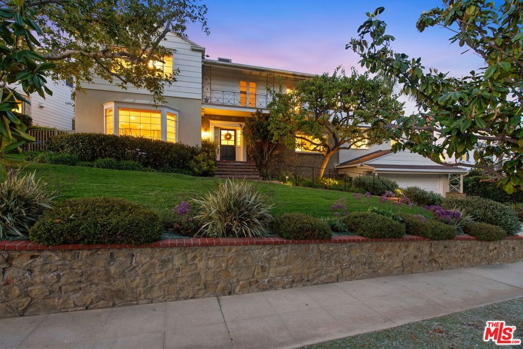 Image 49 of property listing at 536 Woodruff Avenue, Los Angeles, CA 90024