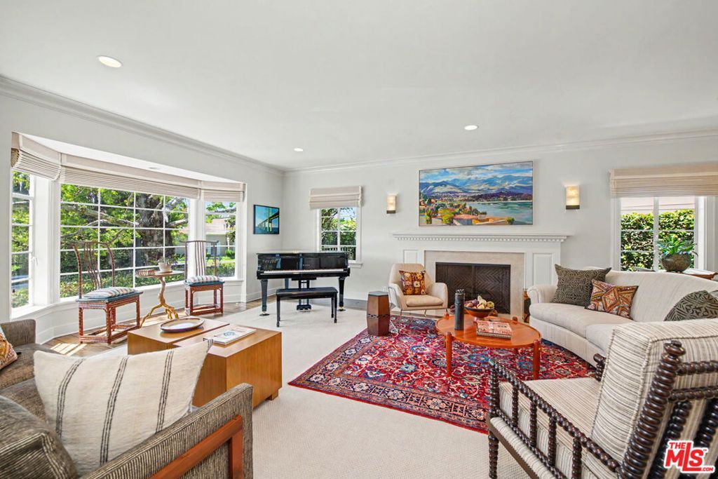 Image 5 of property listing at 536 Woodruff Avenue, Los Angeles, CA 90024