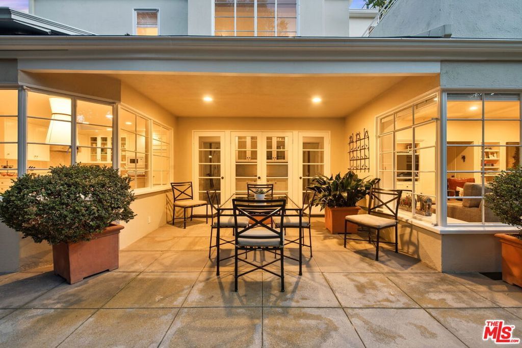 Image 51 of property listing at 536 Woodruff Avenue, Los Angeles, CA 90024