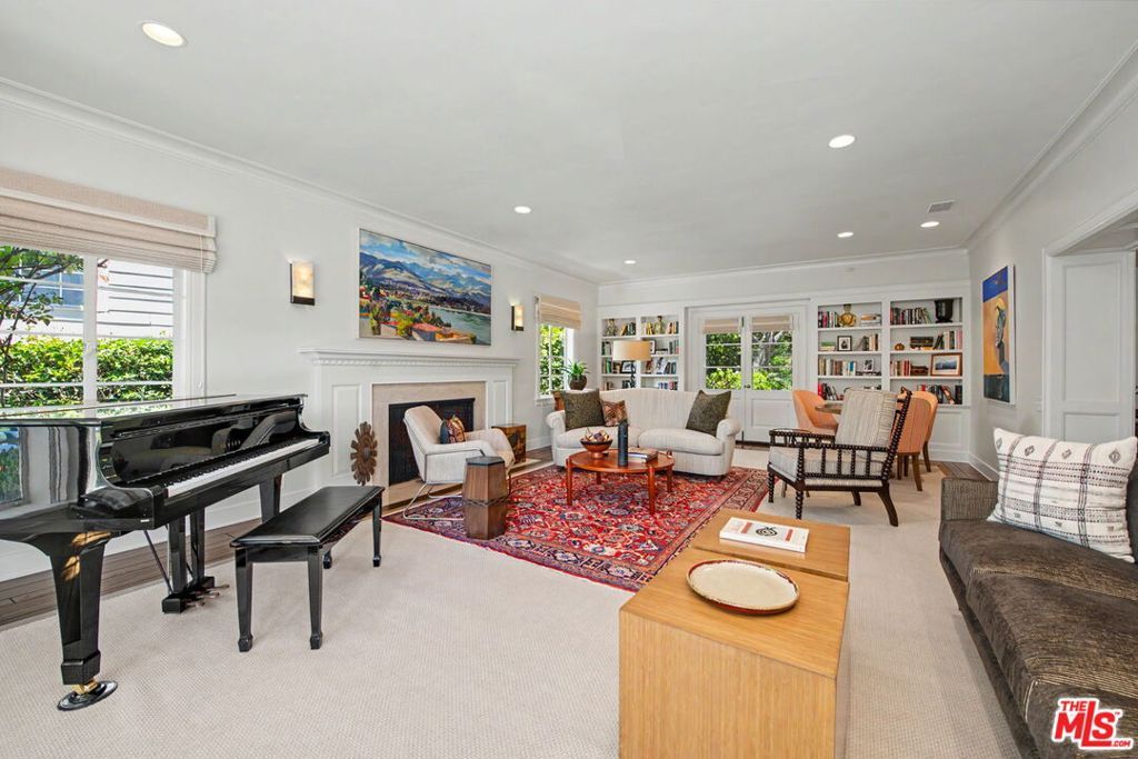 Image 7 of property listing at 536 Woodruff Avenue, Los Angeles, CA 90024