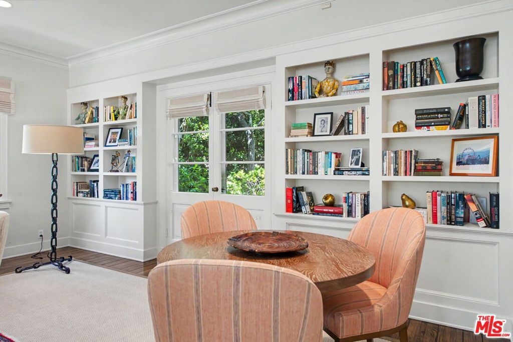 Image 9 of property listing at 536 Woodruff Avenue, Los Angeles, CA 90024