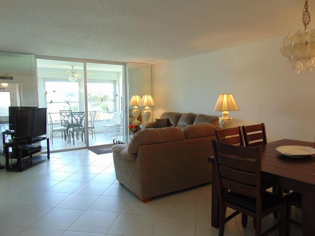 7640 NW 18th Street 401, Margate, FL 33063