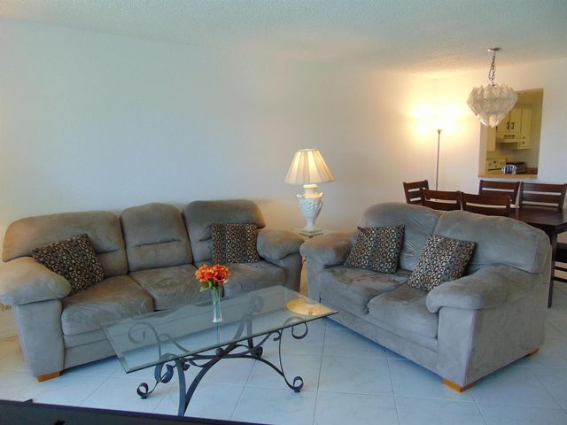 7640 NW 18th Street 401, Margate, FL 33063