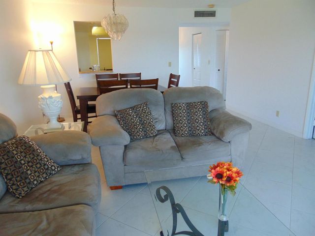 7640 NW 18th Street 401, Margate, FL 33063