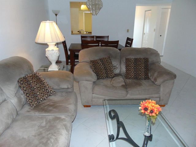 7640 NW 18th Street 401, Margate, FL 33063