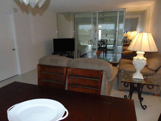 7640 NW 18th Street 401, Margate, FL 33063