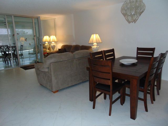 7640 NW 18th Street 401, Margate, FL 33063