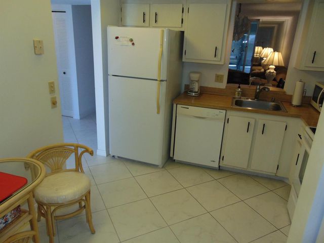 7640 NW 18th Street 401, Margate, FL 33063