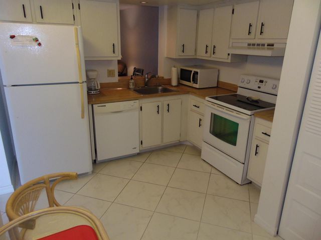 7640 NW 18th Street 401, Margate, FL 33063