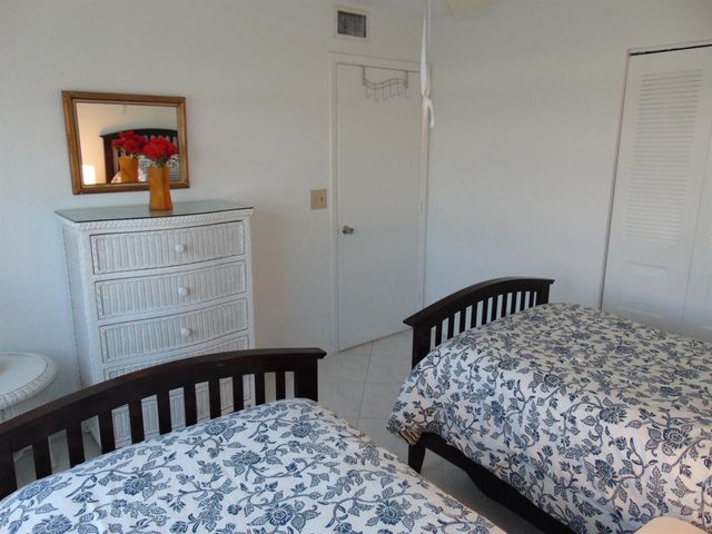 7640 NW 18th Street 401, Margate, FL 33063