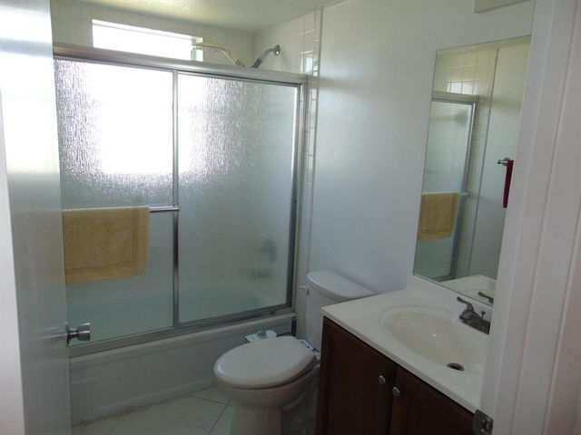 7640 NW 18th Street 401, Margate, FL 33063