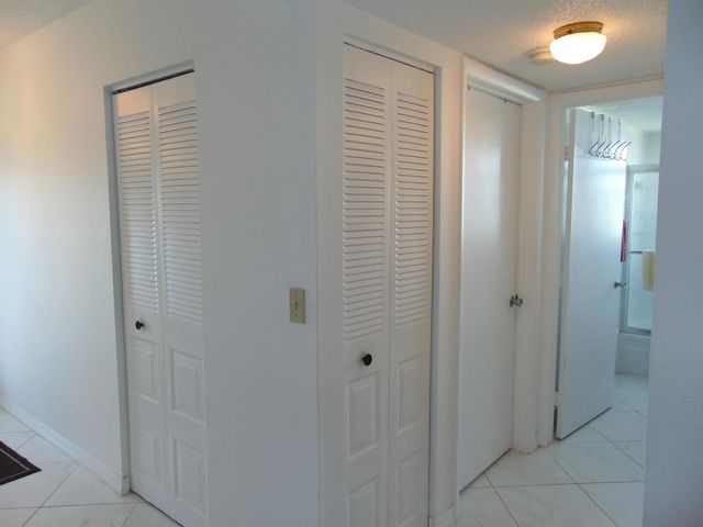 7640 NW 18th Street 401, Margate, FL 33063