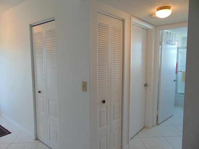 7640 NW 18th Street 401, Margate, FL 33063
