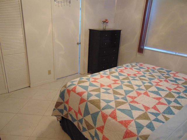 7640 NW 18th Street 401, Margate, FL 33063