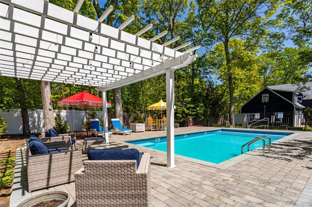 2300 Pine Tree Road, Cutchogue, NY 11935