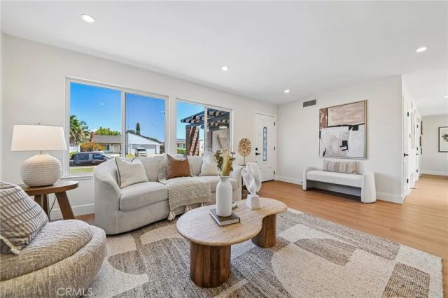 25141 Madeira, Laguna Hills, CA 92653