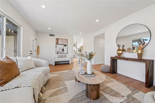 25141 Madeira, Laguna Hills, CA 92653