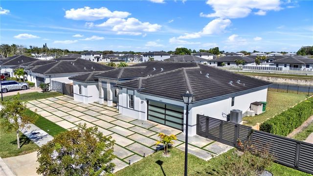 19059 SW 134th Ct, Miami, FL 33177