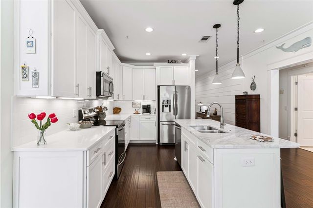 105 Gascoigne Ave 103, St Simons Island, GA 31522