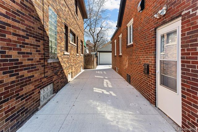 17554 Wisconsin Street, Detroit, MI 48221