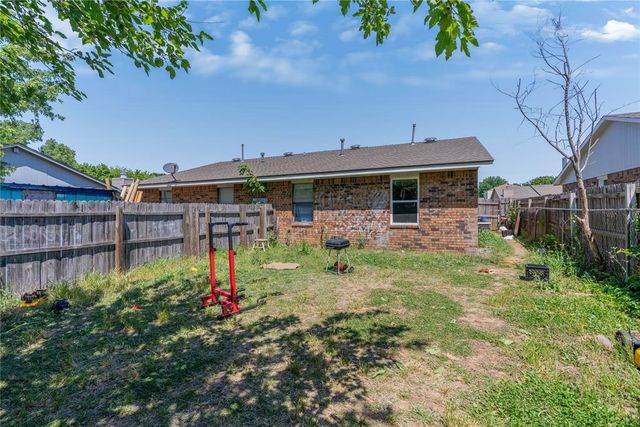 1004 Acacia Circle, Noble, OK 73068