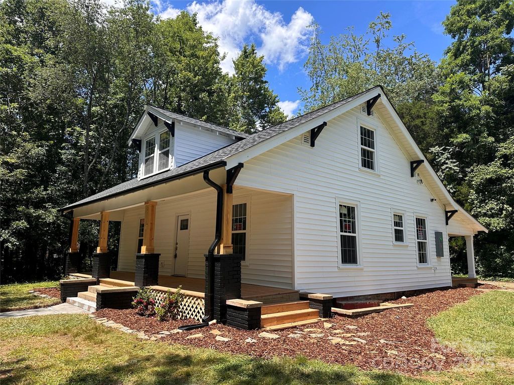 1805 Swan Drive SW, Lenoir, NC 28645