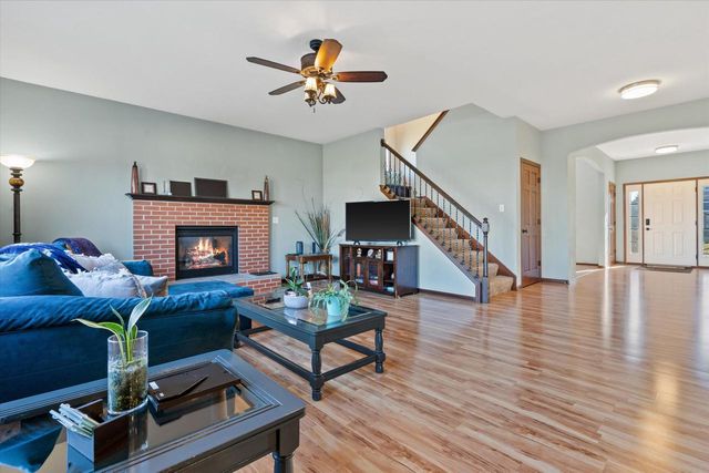 N42W22770 Beacon COURT, Pewaukee, WI 53072